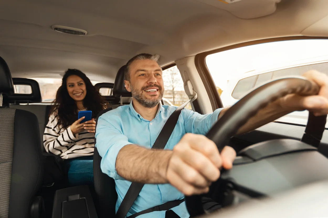 Família no interior de um automóvel